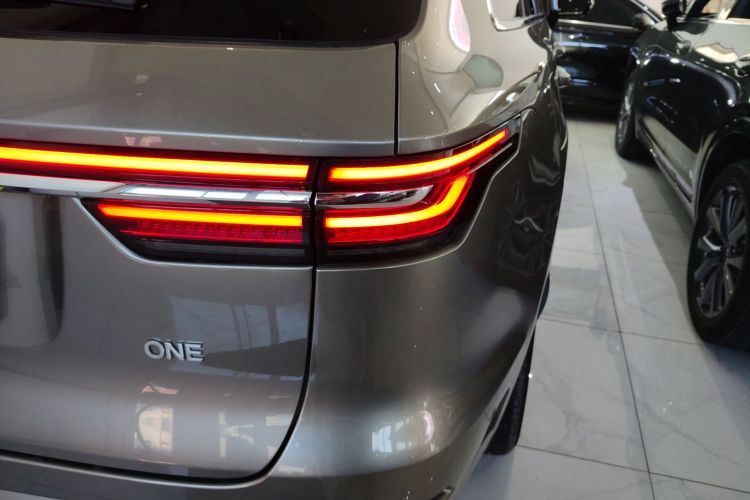 理想汽车 理想ONE 2021款 增程6座版车身外观9