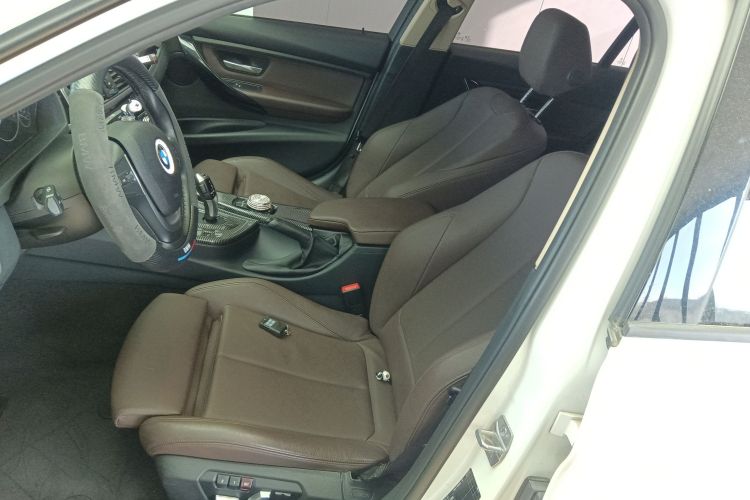 宝马3系 2018款 318i中控内饰19