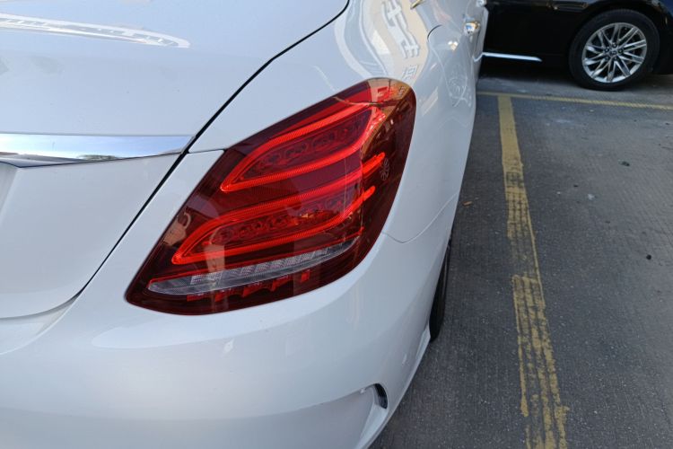 奔驰C级 2016款 C 200 L 运动型车身外观9