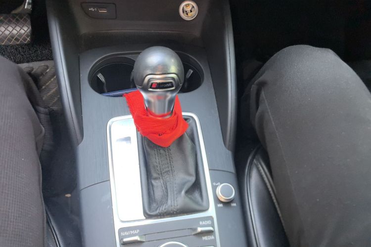 奥迪A3 2018款 30周年年型 Limousine 35 TFSI 时尚型局部细节18