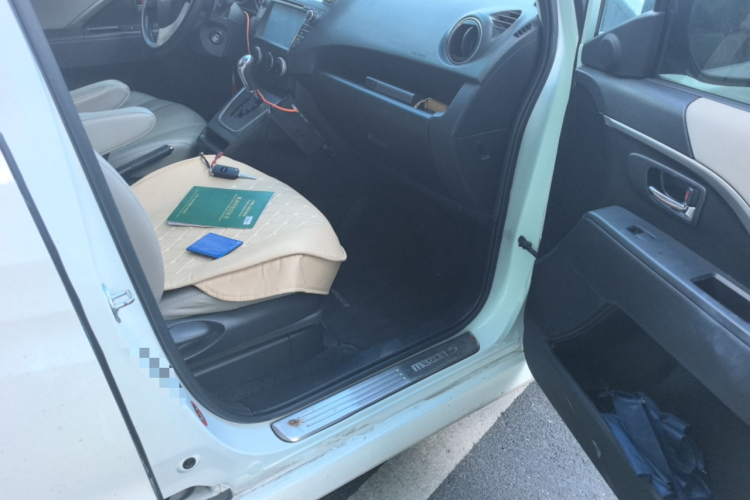 马自达5 2013款 2.0L 自动舒适型局部细节9005