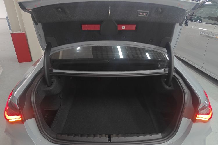 宝马4系 2024款 430i M运动曜夜套装机舱底盘23