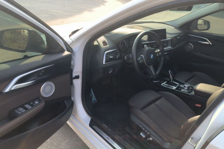 宝马1系 2021款 120i M运动曜夜版中控内饰20