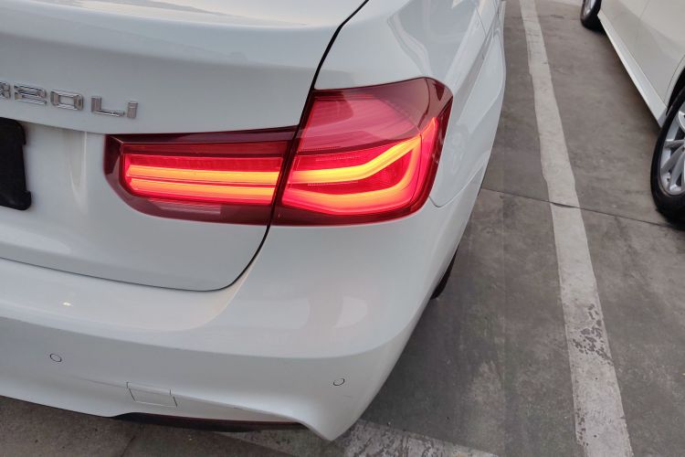 宝马3系 2019款 320Li M运动曜夜版车身外观9