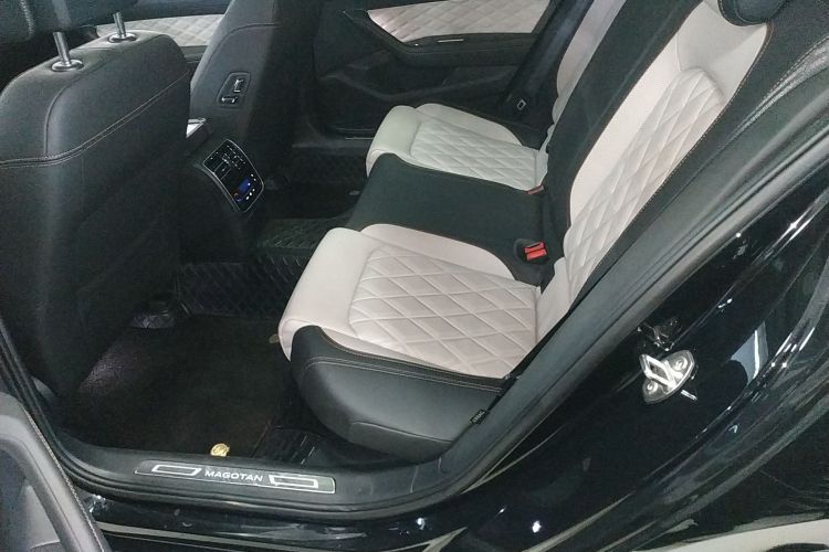 大众 迈腾 2023款 200万辆纪念版 330TSI DSG豪华型中控内饰7002