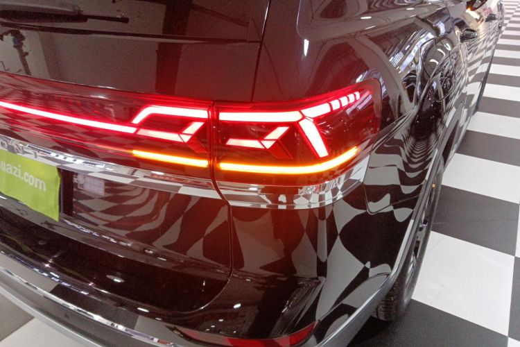 大众 途昂 2021款 330TSI 两驱尊崇豪华版车身外观9