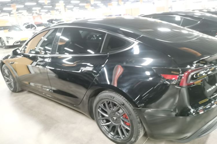 特斯拉 Model 3 2023款 长续航全轮驱动版车身外观4