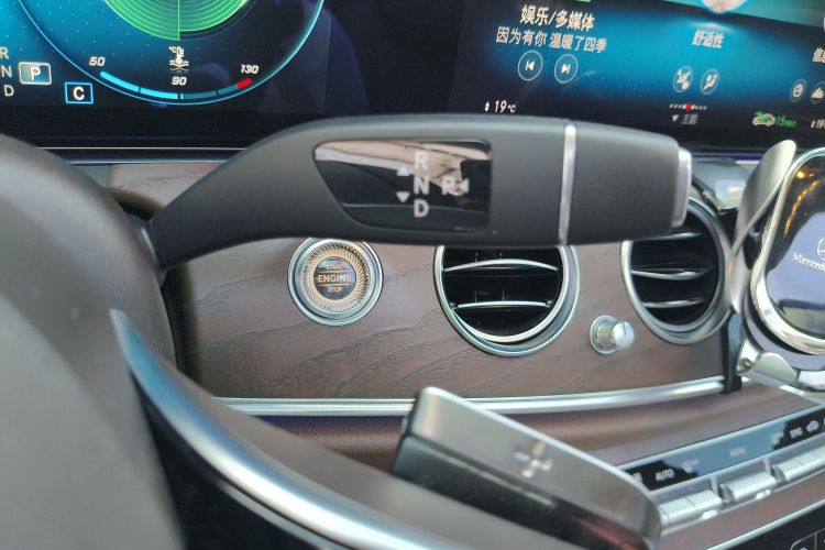 奔驰E级 2020款 E 300 L 时尚型中控内饰18