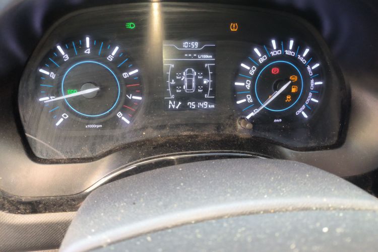 奇瑞 瑞虎3 2016款 1.6L CVT智尚版中控内饰15