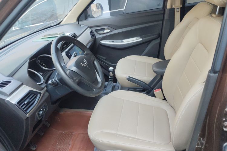 五菱汽车 五菱宏光 2019款 1.5L S舒适型国VI LAR中控内饰19