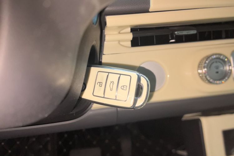 长安启源 长安Lumin 2022款 155km 清甜款中控内饰7001