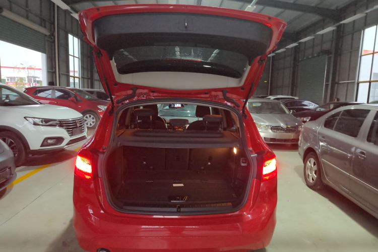 宝马2系旅行车 2016款 218i 领先型机舱底盘23