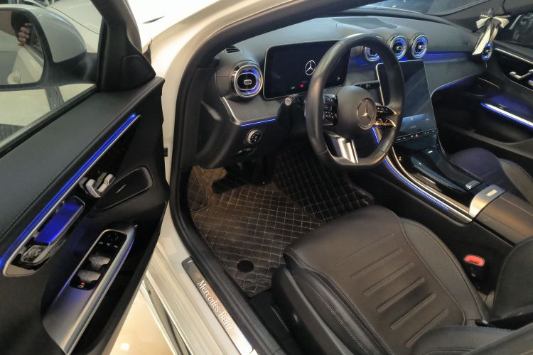 奔驰C级 2023款 C 260 L 运动版中控内饰20