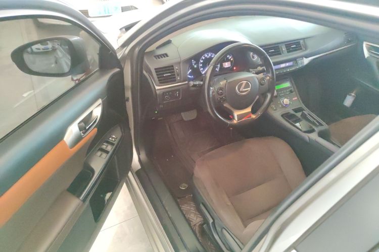 雷克萨斯CT 2017款 CT200h 精英版 单色 国VI中控内饰20