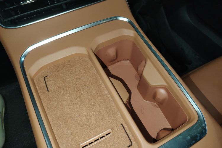 哪吒汽车 哪吒L 2024款 增程 220 闪充版中控内饰7001