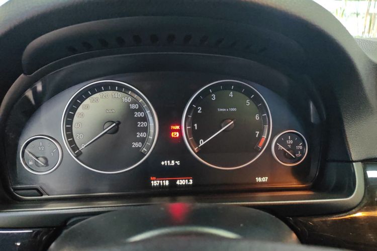 宝马5系 2014款 528Li 领先型中控内饰14