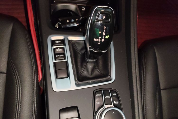 宝马1系 2021款 改款 120i M运动版中控内饰18