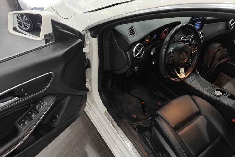 奔驰CLA 2018款 CLA 200 动感型中控内饰7003