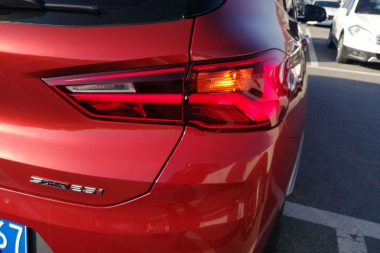 宝马X2 2020款 sDrive25i 领先型M越野套装车身外观9