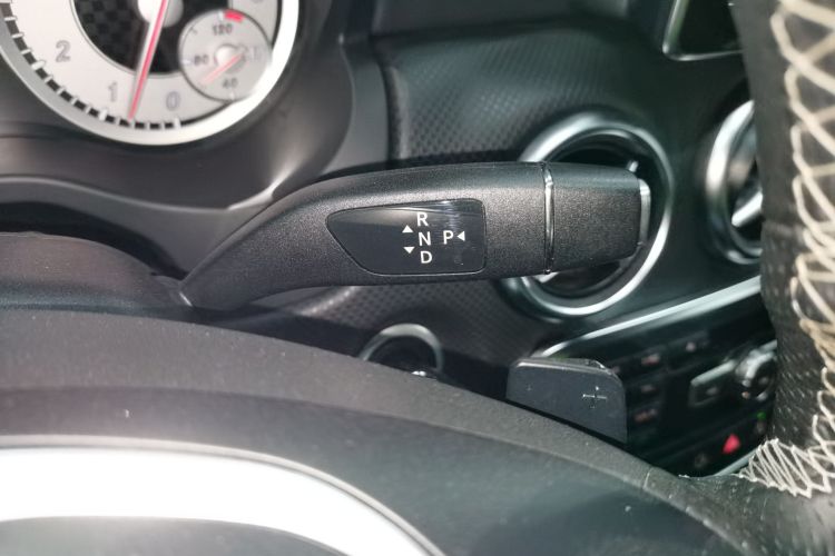 奔驰A级(进口) 2015款 A 200 时尚型中控内饰18