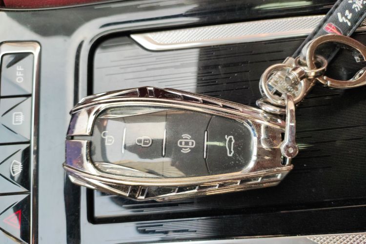 红旗H5 2023款 2.0T 自动智联旗畅版中控内饰11