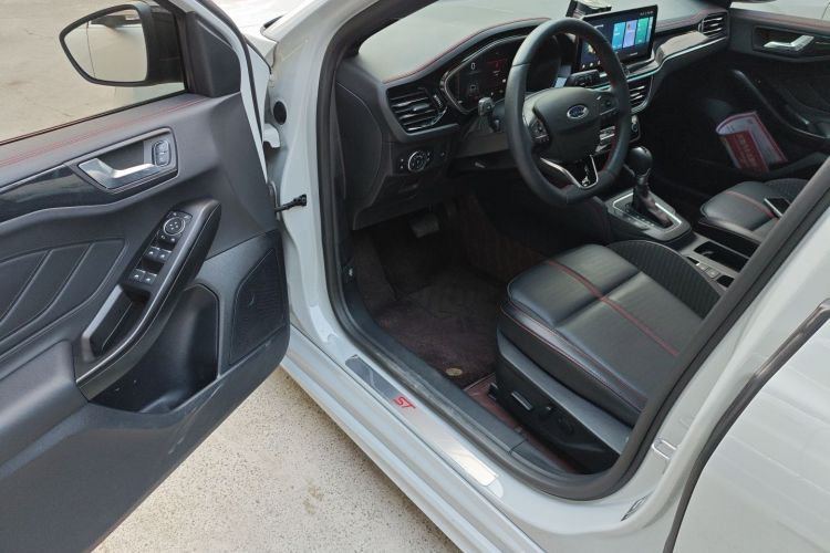 福特 福克斯 2022款 三厢 EcoBoost 180 自动ST Line中控内饰20