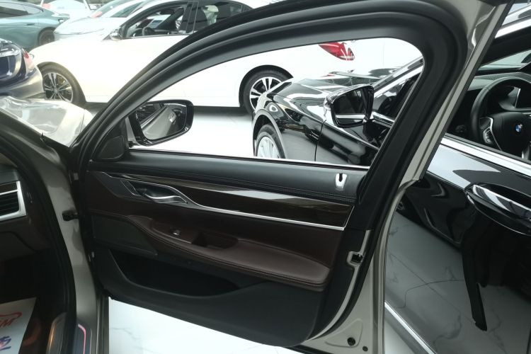 宝马7系 2019款 730Li 豪华套装中控内饰7005