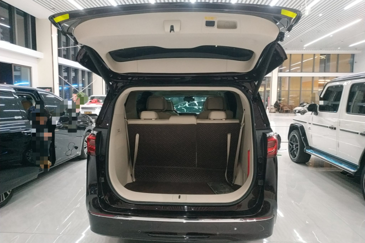 别克GL8 2021款 Avenir艾维亚 七座亲礼版机舱底盘23