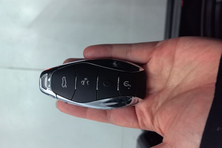 红旗HS3 PHEV 2024款 PHEV 115km 劲为版中控内饰11