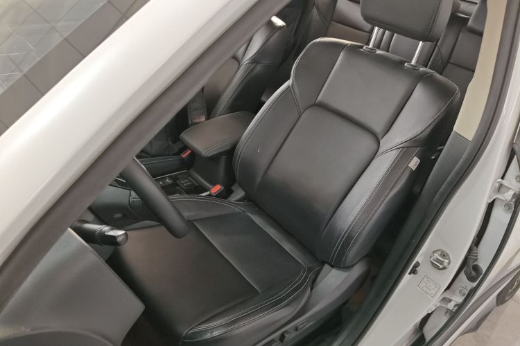 三菱 欧蓝德 2020款 2.0L 两驱畅享版 5座中控内饰19