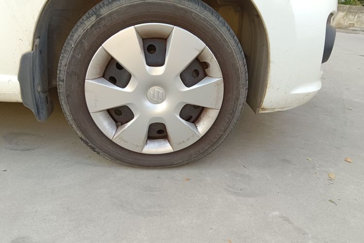 铃木 奥拓 2013款 改款 1.0L 手动舒适型车身外观6007