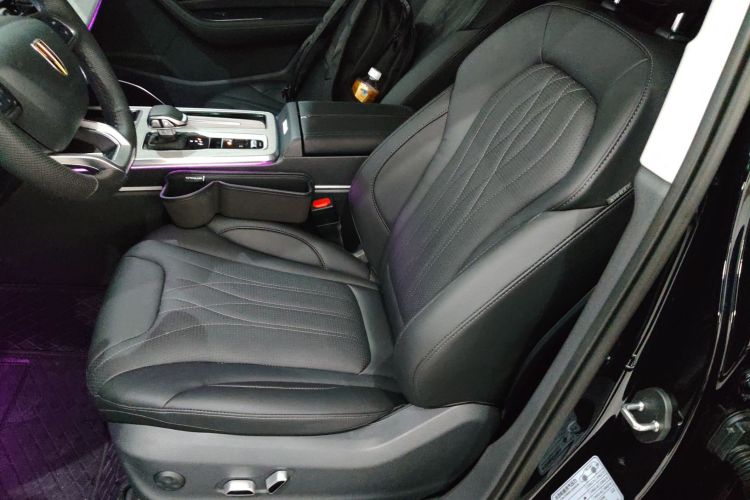 红旗HS5 2025款 2.0T 两驱旗享Pro版中控内饰19