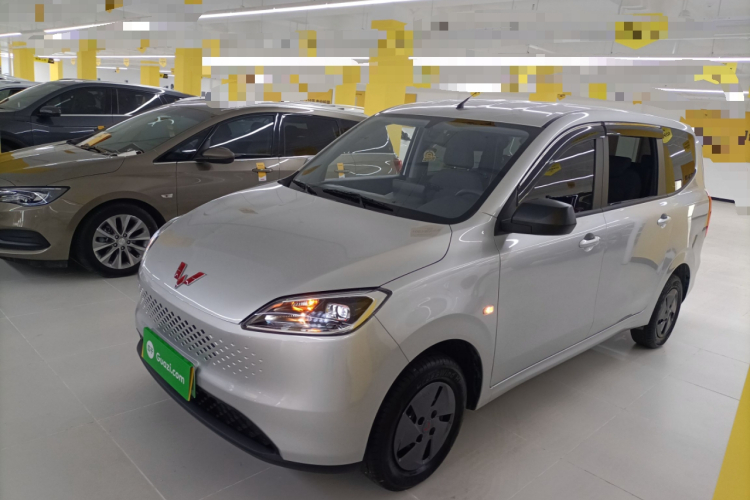 五菱汽车 五菱宏光新能源 2025款 增程式混动 50KM 舒适型车身外观4