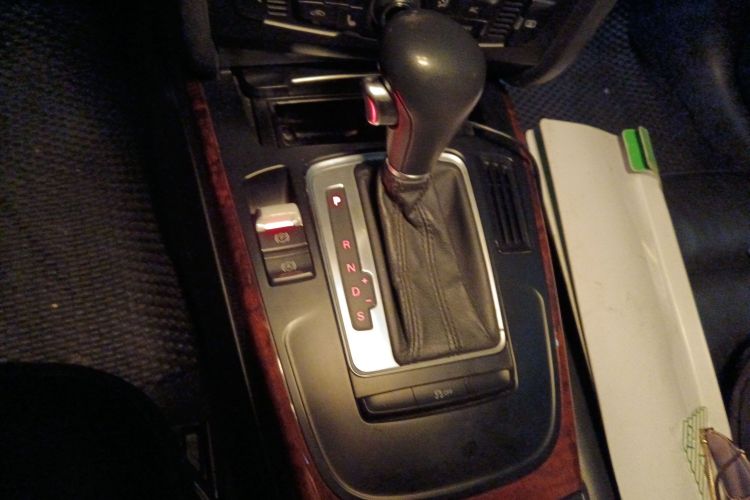 奥迪A4L 2010款 2.0 TFSI 舒适型中控内饰18