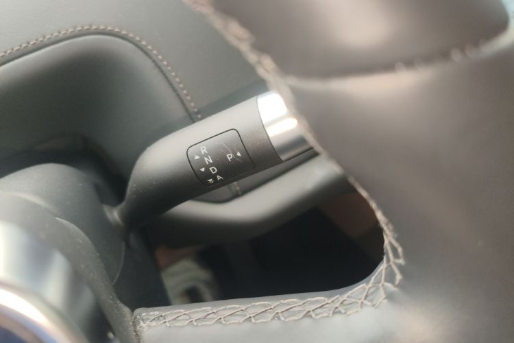 理想汽车 理想L9 2025款 Ultra 智能焕新版中控内饰18