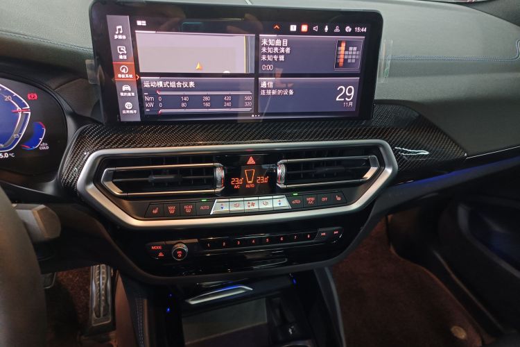 宝马X4 2022款  M40i中控内饰16