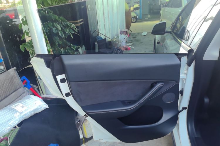 特斯拉 Model Y 2021款 长续航全轮驱动版中控内饰7005