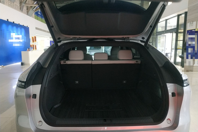 小鹏G6 2025款 625 长续航 Max 科技版机舱底盘23