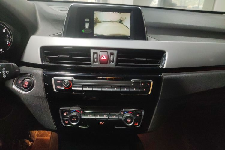 宝马X1 2019款 sDrive18Li 时尚型中控内饰16