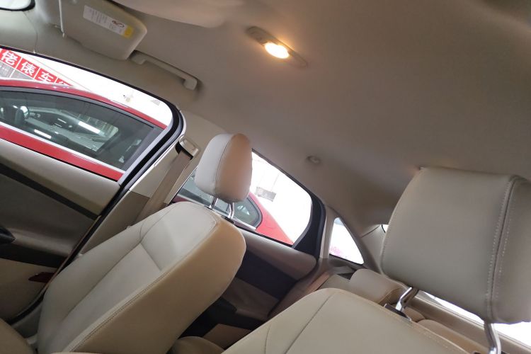 福特 福克斯 2012款 三厢 1.6L 自动舒适型中控内饰22
