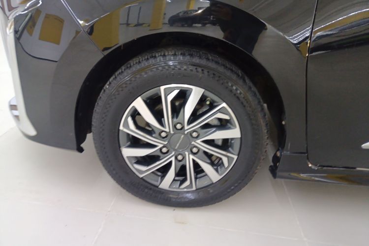 上汽大通MAXUS 大通G20 2021款 改款 PLUS 2.0T 柴油自动豪华版车身外观6007