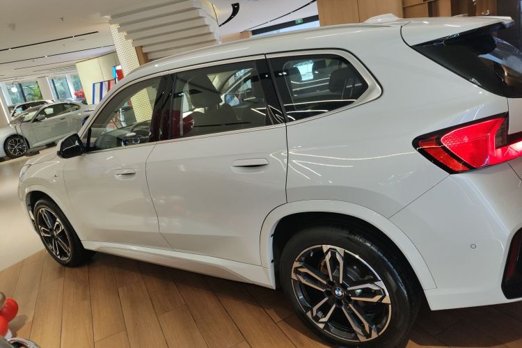 宝马X1 2023款 sDrive25Li M运动套装车身外观4