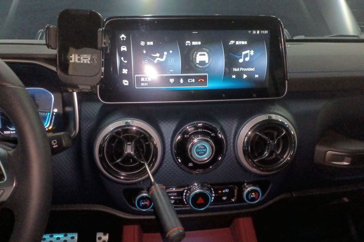北京越野 北京BJ40 2024款 2.0D 刀锋英雄荣耀版中控内饰16