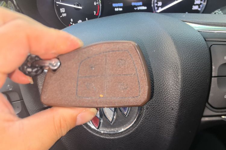 别克 2022款 昂科威Plus 552T 五座豪华型中控内饰7001