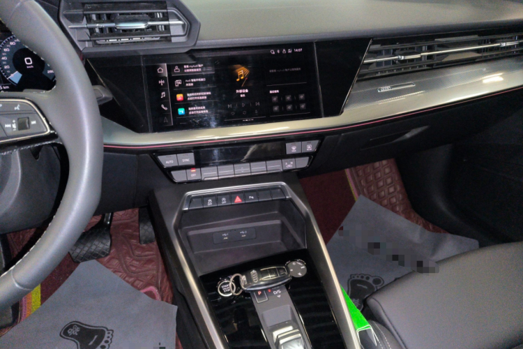 奥迪A3 2024款 A3L Limousine 35 TFSI 时尚运动型中控内饰16