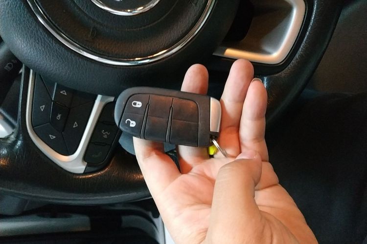 Jeep 指南者 2019款 200T 自动家享-互联大屏版中控内饰11