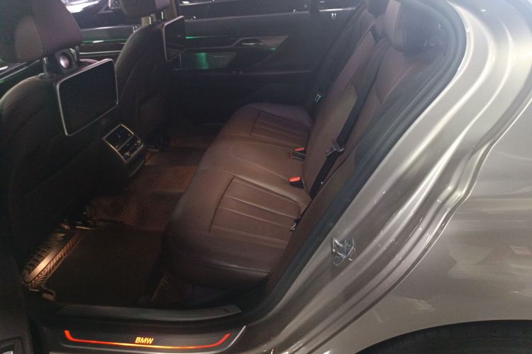 宝马7系 2018款 730Li 领先型 卓越套装中控内饰7004