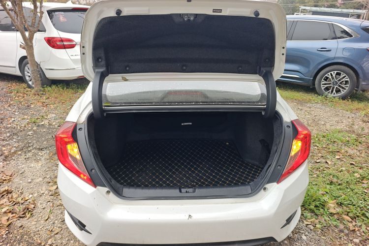 本田 思域 2019款 180TURBO CVT尚动版 国V机舱底盘23