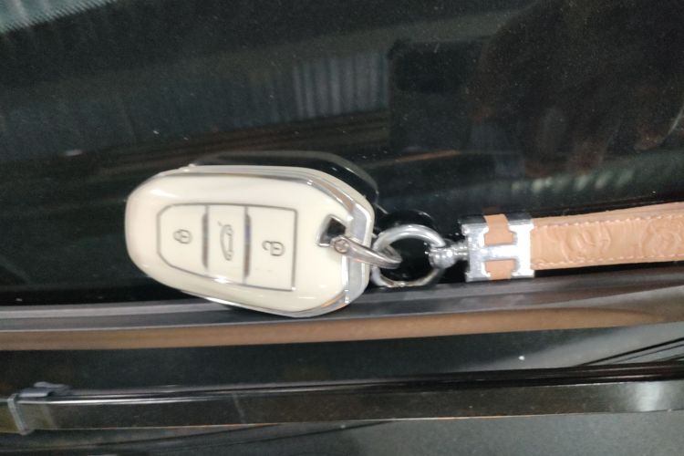 标致4008 2017款 380THP 精英版中控内饰11