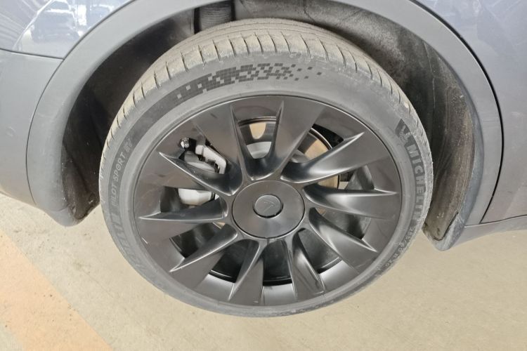 特斯拉 Model Y 2021款 长续航全轮驱动版 3D7车身外观6002